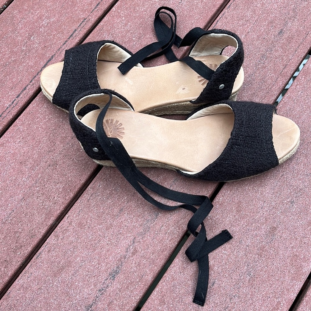 UGG Australia Delmar Espadrilles Size 11